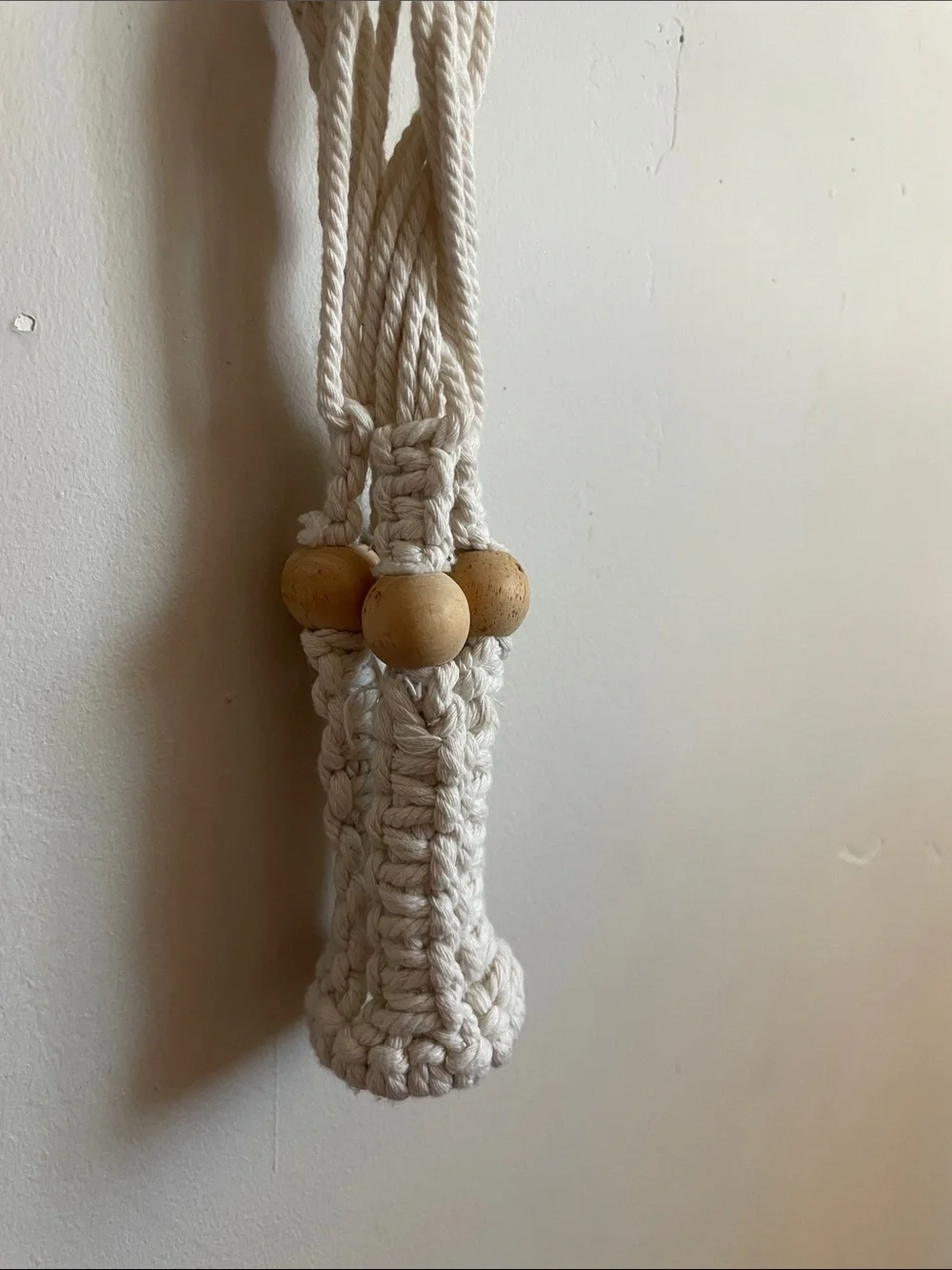 •| macrame plant holder - Picture 5 of 7